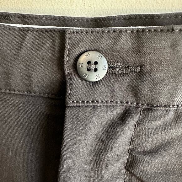 Footjoy 10 inch Stretch Flat Front Golf Short Black 36 - Picture 2 of 9